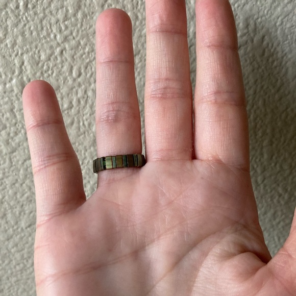 Elegant Handmade Iridescent Green Tila Bead Ring - Picture 2 of 10